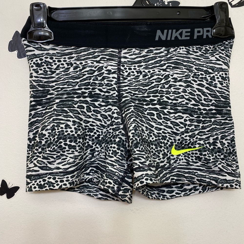 Nike Pro shorts size M leopard print